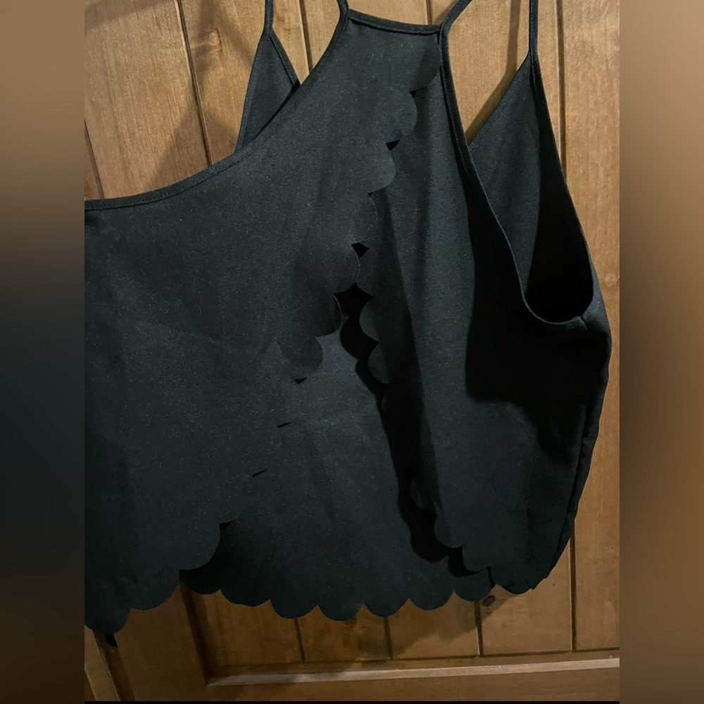 Classy Black Scalloped Edge Open Back Tank Top-XL - Picture 3 of 6